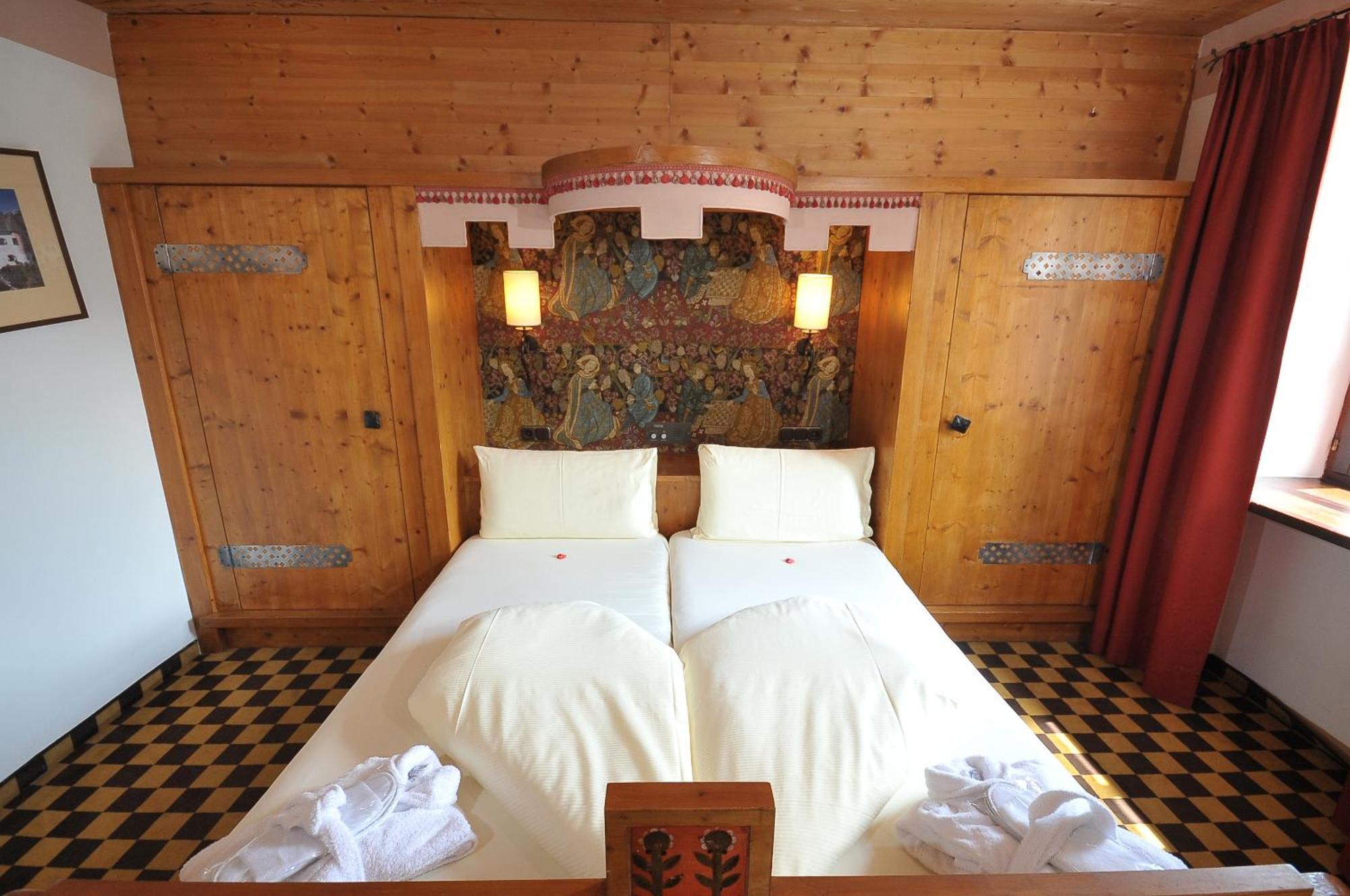 Family Hotel Schloss Rosenegg Fieberbrunn Exterior foto