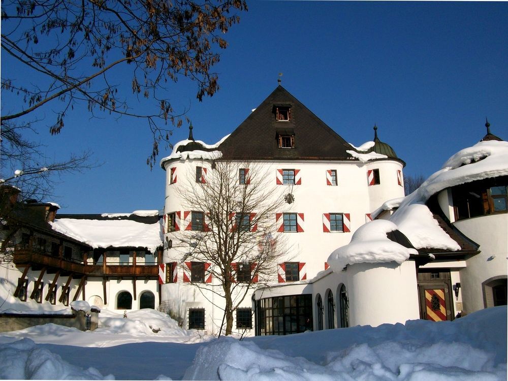 Family Hotel Schloss Rosenegg Fieberbrunn Exterior foto