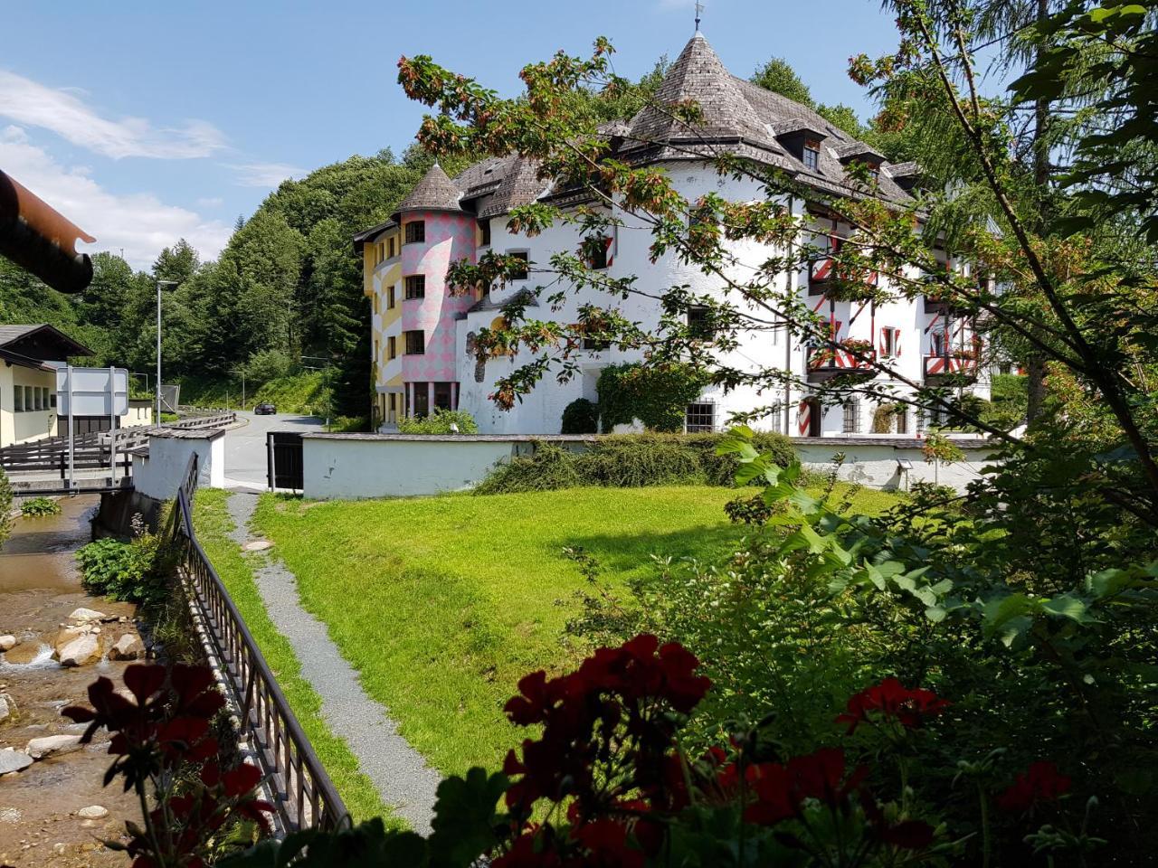 Family Hotel Schloss Rosenegg Fieberbrunn Exterior foto